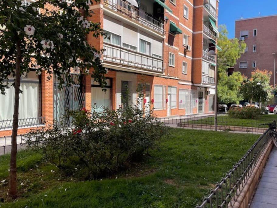 Nuevo Y Confortable Apartamento En Vista Alegre Мадрид Екстериор снимка