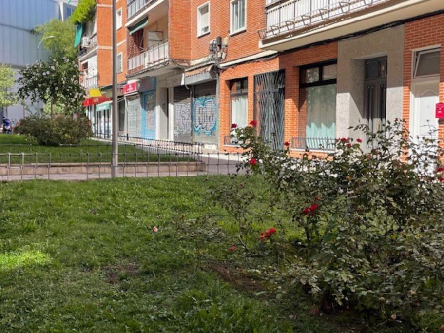 Nuevo Y Confortable Apartamento En Vista Alegre Мадрид Екстериор снимка